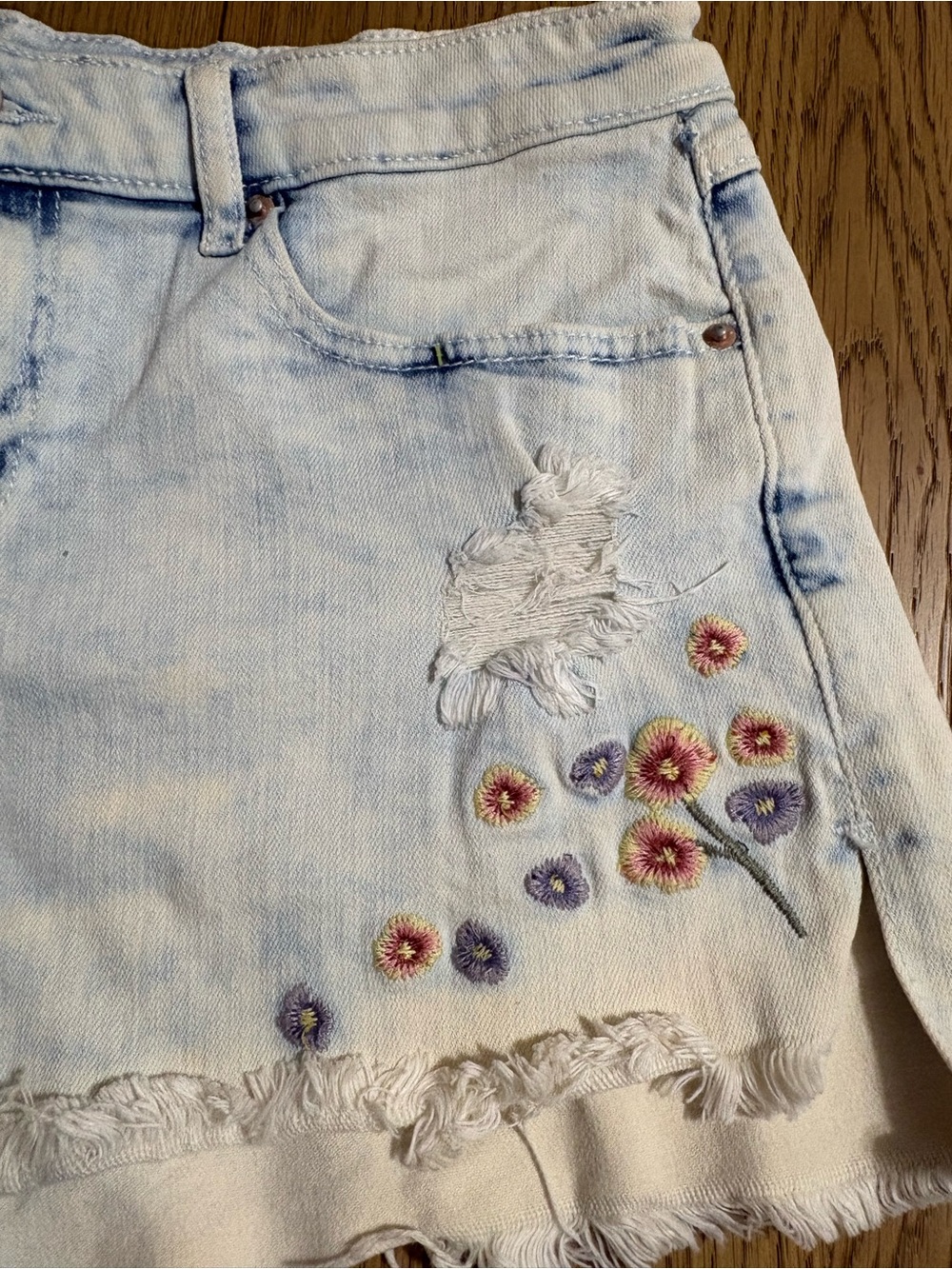 hippie laundry Pale Blue Embroidered Floral Denim Shorts - Picture 3 of 7